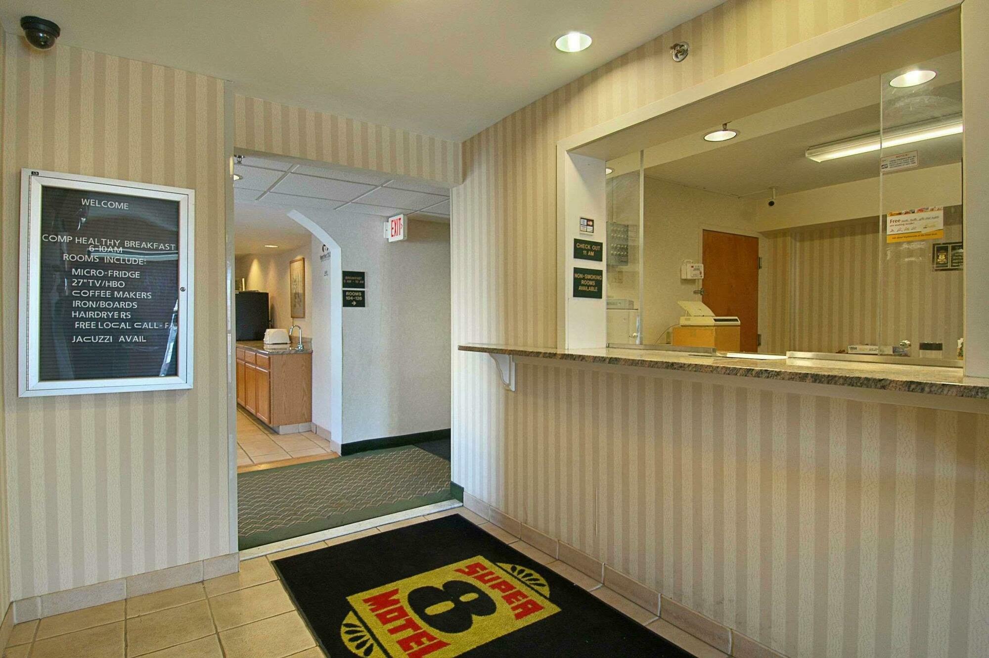 Super 8 By Wyndham Allentown Eksteriør billede
